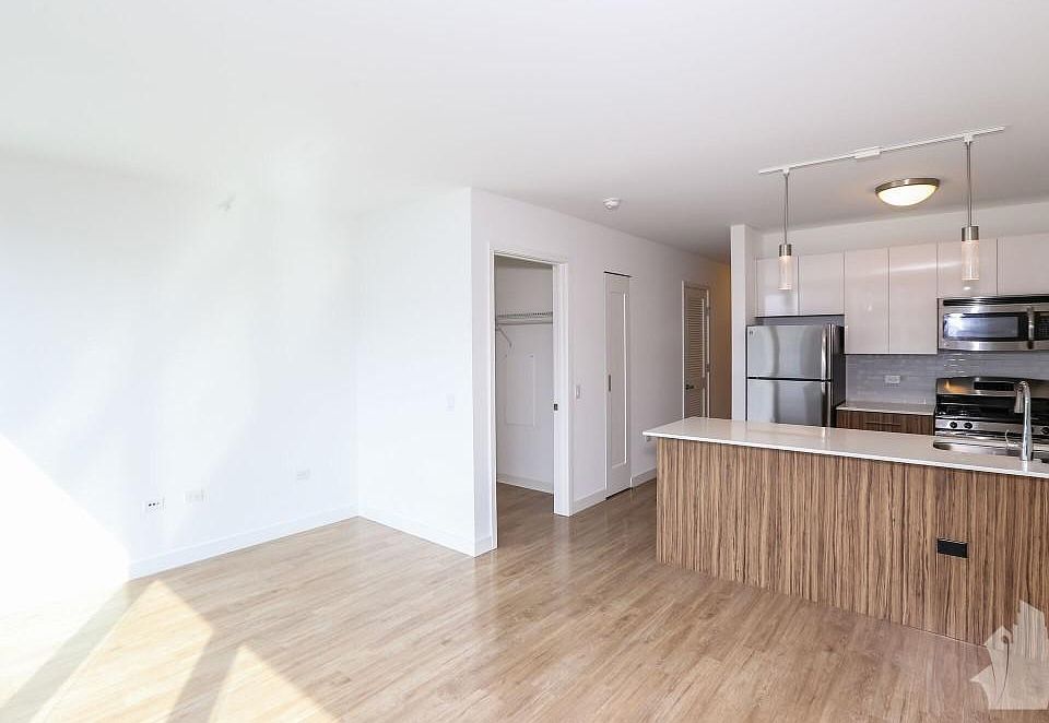 1st image of 345 W Wolf Point Plz