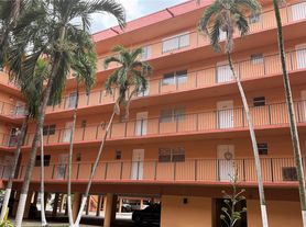1950 W 56th St, Hialeah, FL