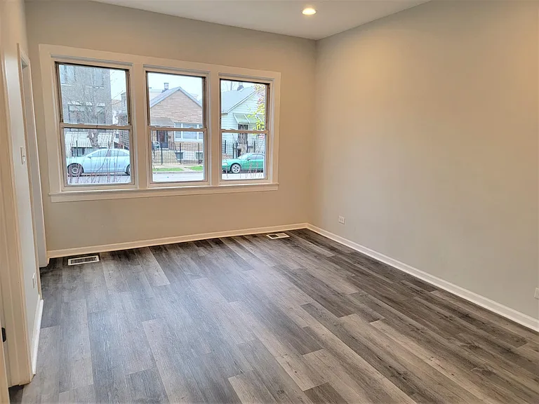 3453 S Lituanica Ave — Photo 1