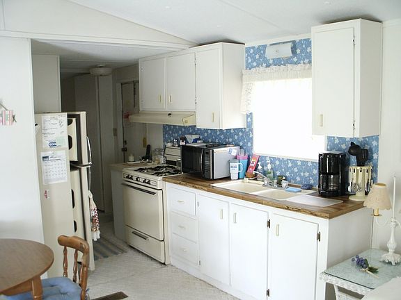 4th image of 251 Janie Ave