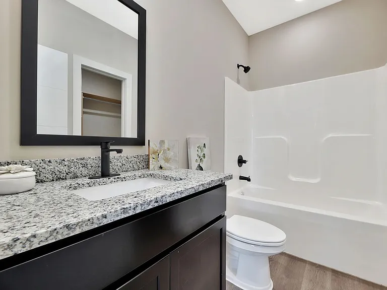 5421-23 N Bressler Dr — Photo 11
