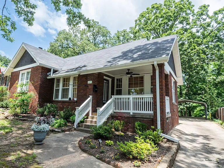1431 Skyline Dr N — Photo 4