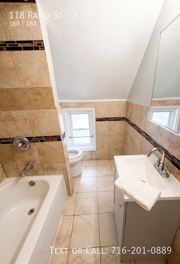 Building Photo - 118 Rano St #2