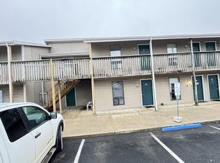 2 Bedroom, 1 Bathroom Second Floor Apartment!, Osage Beach, MO 65065