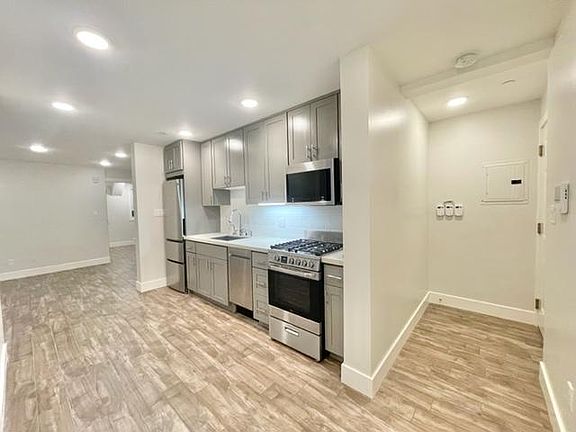 2nd image of 307 Guerrero St #A