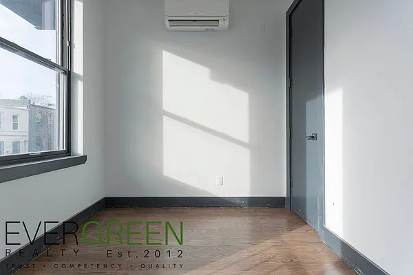 Rented by Evergreen Apartments BK | media 10