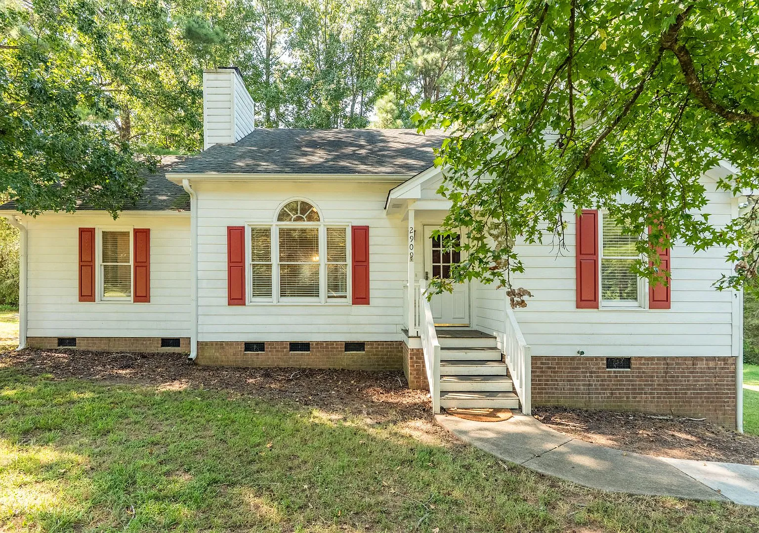 Cute 3 Bedroom Ranch with Large Wooded Yard- Raleigh-Available Now! — Photo 1