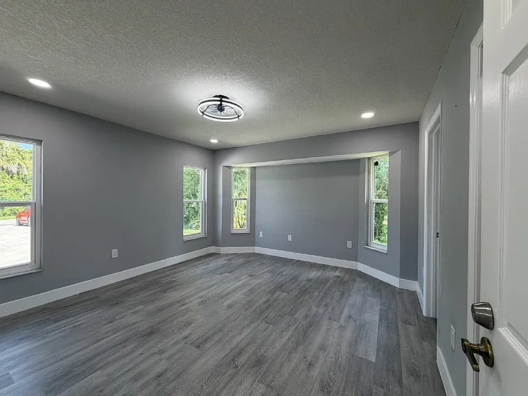 323 Aurora St NW — Photo 26