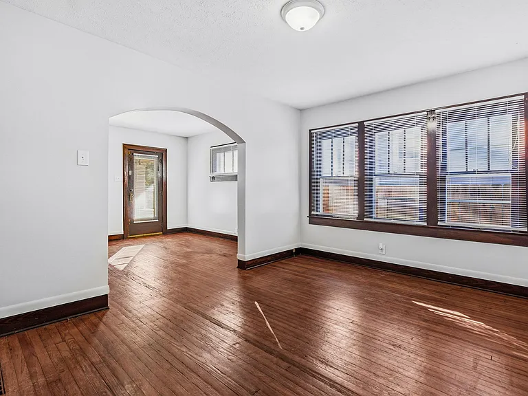 318 Jefferson Ave — Photo 16