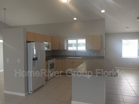 5th image of 1614 SE Goucho Ave