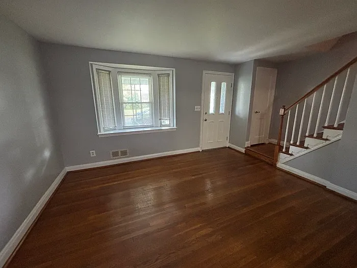 3 bed, 1.5 bath, $2,500 — Photo 4