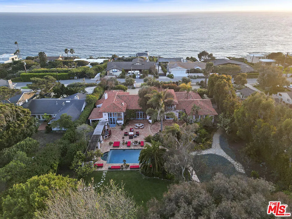 6 bed, 7.0 bath, 5716 sqft, $33,000 — Photo 1