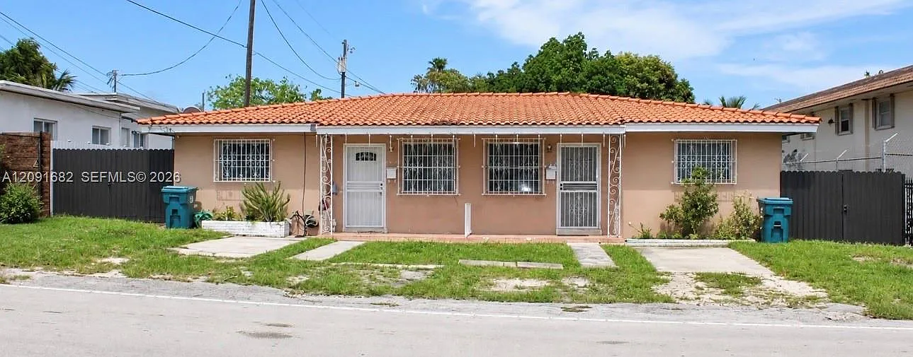2 bed, 1.0 bath, $2,500 — Photo 1