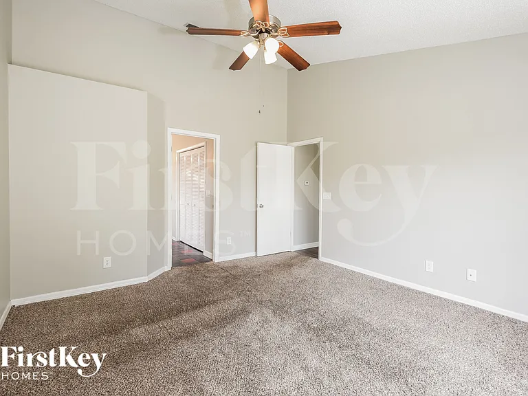 2738 Springfield Dr — Photo 8