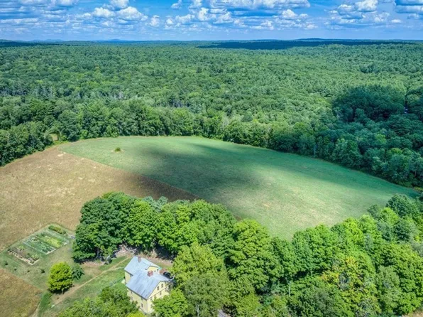 204 East St, Petersham, MA 01366