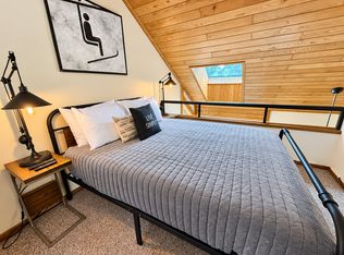 527 Moose Mountain Dr, Lutsen, MN 55612