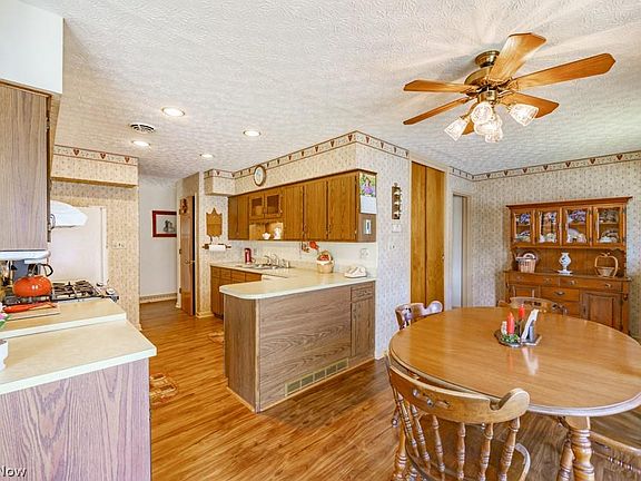 5th image of 3842 Edgewood Dr