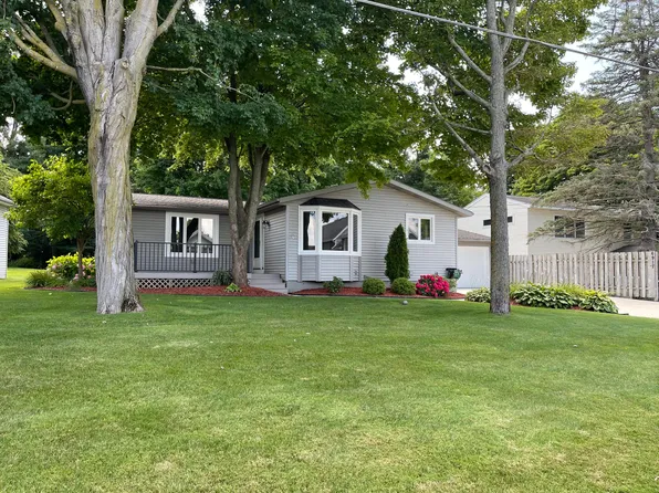 6917 Weller Ave NE, Rockford, MI 49341