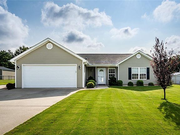 2nd image of 120 Sunny Hill Ln