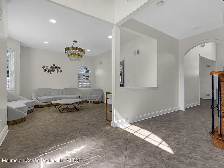 1607 Holbrook St — Photo 4