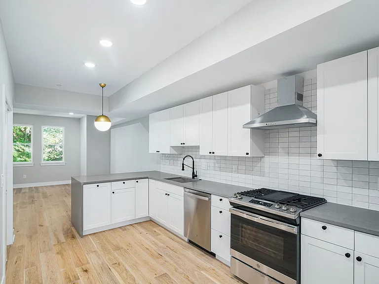 2709 W Jefferson St #B — Photo 2
