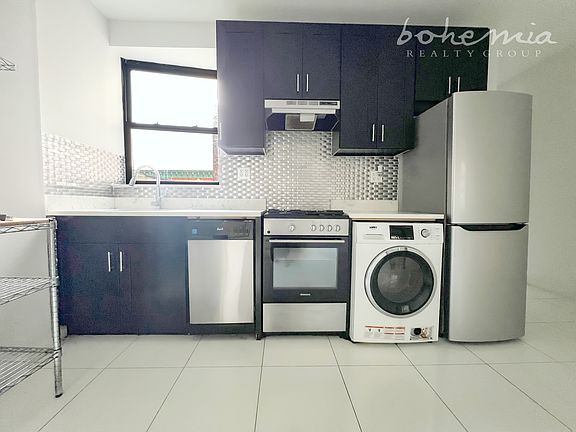 3rd image of 8 W 108th St APT 45