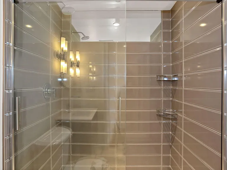 913 N Ivy St — Photo 13