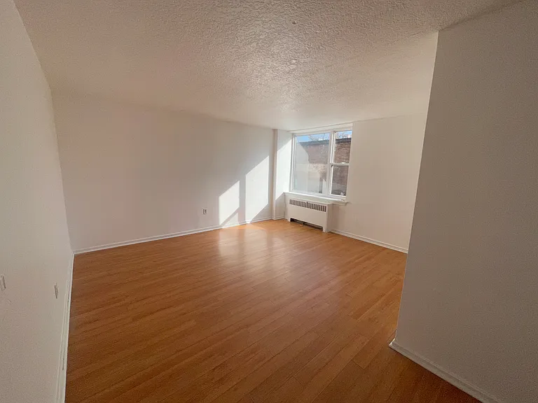 2407 Lake Shore Blvd W #20 — Photo 2