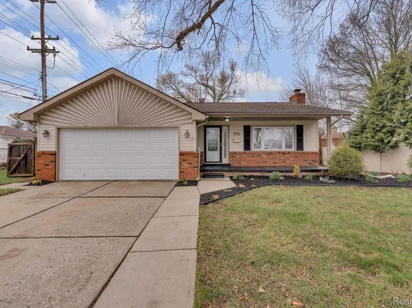714 9th St, Wyandotte, MI 48192