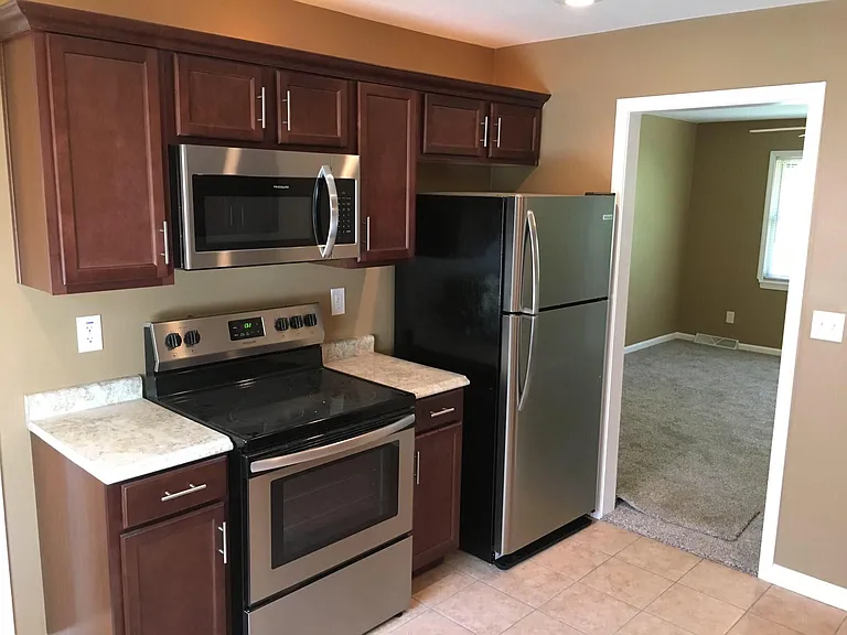 4921 N Oakley Ave — Photo 3