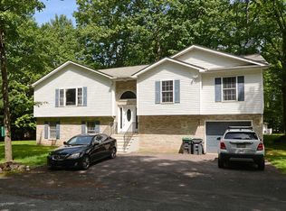 6111 Whisper Dr, Pocono Summit, PA