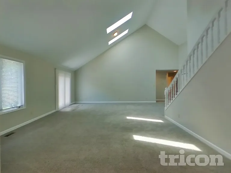 2003 Fairfax Dr — Photo 3