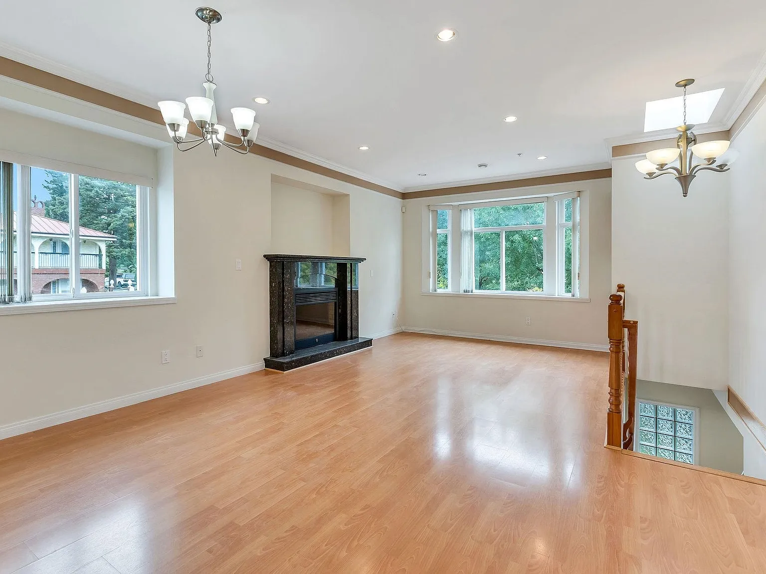 3 bed, 1369 sqft, $3,300 — Photo 3
