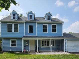 14 Dahlia Rd, Somerset, NJ 08873