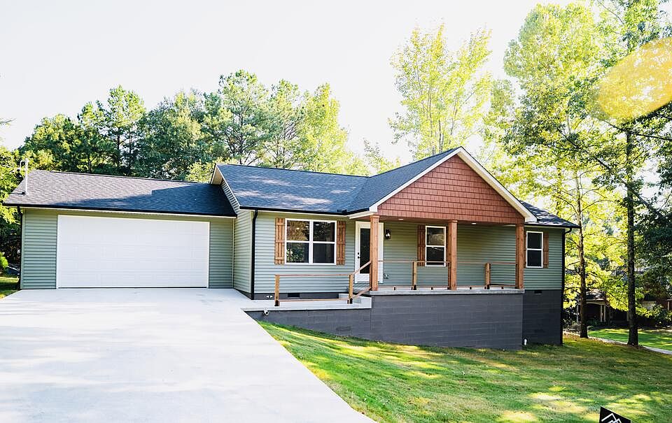 1st image of 284 Hawkins Ln
