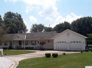 10 Teal Ln, Pittsfield, IL 62363