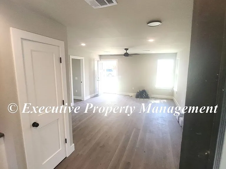 504 W Avenue A — Photo 5
