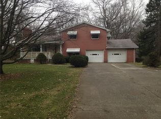 2270 Downing Ln, Hermitage, PA 16148