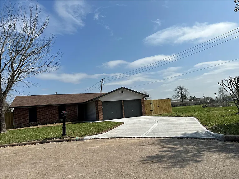 15935 Kenbrook Dr — Photo 1