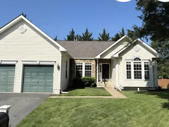 815 Aztec Dr #B, Frederick, MD 21701