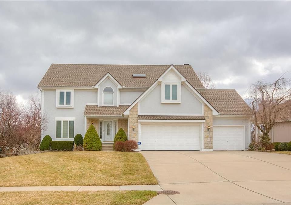 1st image of 321 SE Alexandria Dr