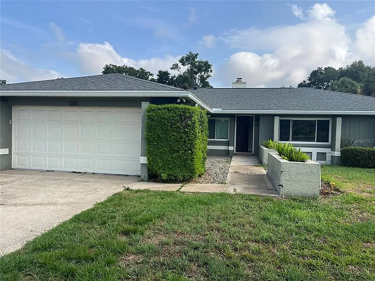 3101 Village Ln — Photo 3