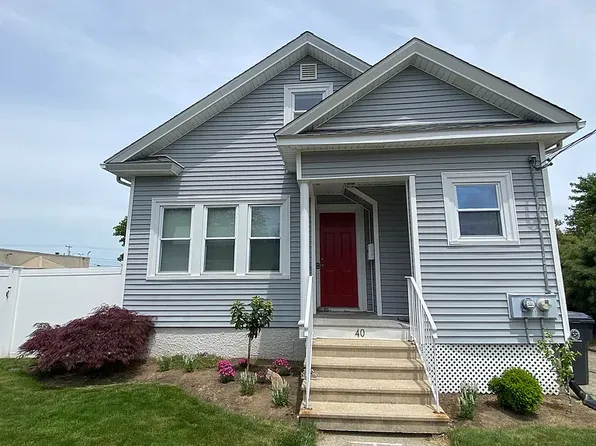40 Baldwin St, East Providence, RI 02914