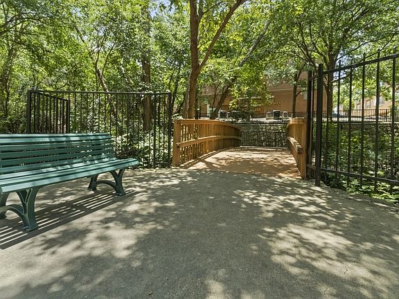 5th image of 1121 Beachview St APT 6101