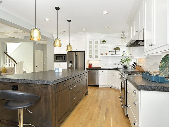 5th image of 2715 Washington St