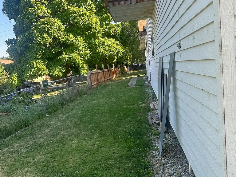 Grass area wih balcony