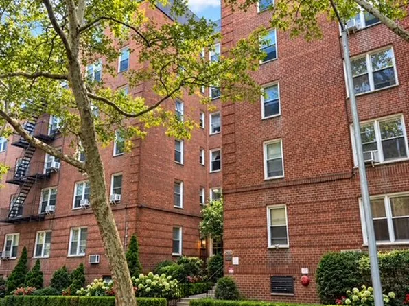 2552 East 7th Street image 1 of 14