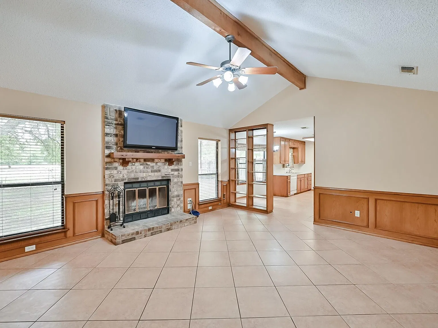 3 bed, 1379 sqft, $2,200 — Photo 3