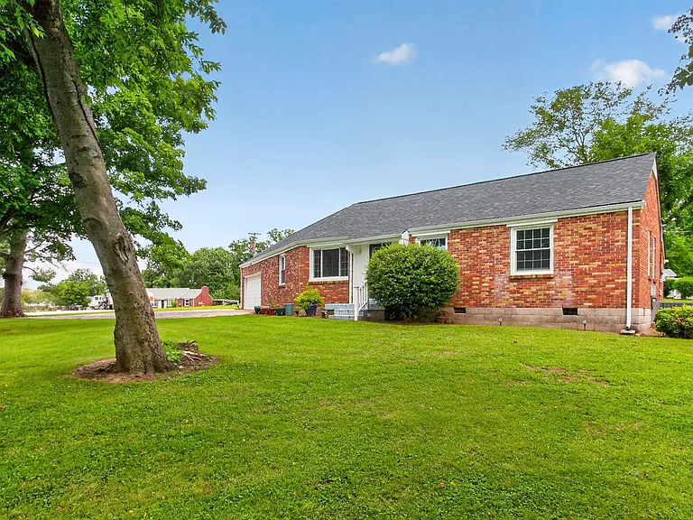 409 Woodberry Dr — Photo 29