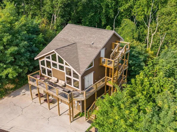 622 Wiley Oakley Dr, Gatlinburg, TN 37738